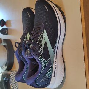 Brooks Ghost Women's Athletic Shoes - Navy and Mint